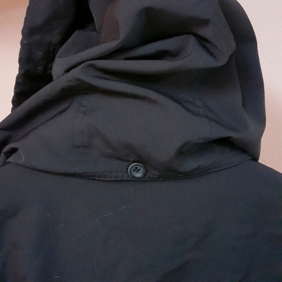 M L.L. BEAN "THE TRAVELER" RAINY WEATHER BLACK HOODED PACKABLE PARKA COAT - Picture 4 of 12